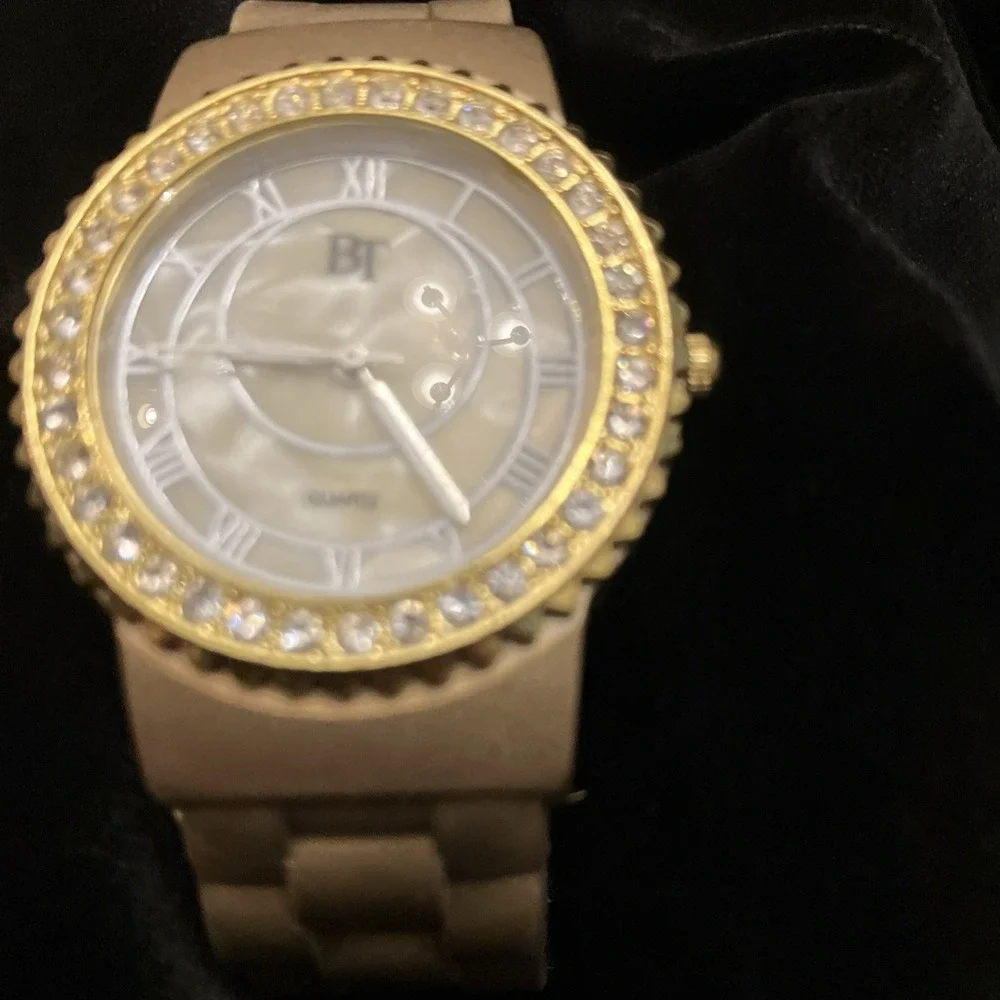 Bijoux Terner Womens Watch Mother of Pearl Face Gold Tone Crystal BT HR-805